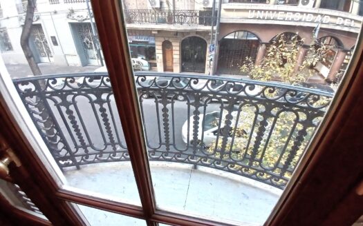 Piso 4 Ambientes con balcónes francés y baulera en Recoleta. APTO CREDITO