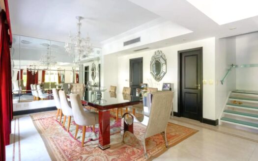 Casa 8 Ambientes con jardin, terraza, 4 cocheras Barrio Parque Palermo Chico APTO CREDITO